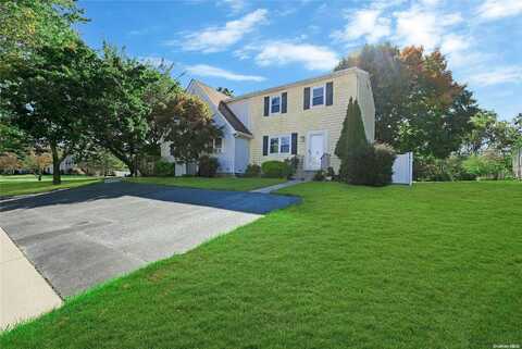 17 Shiloh Court, Coram, NY 11727