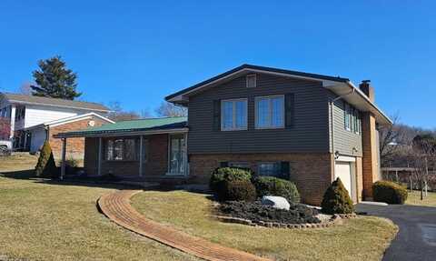 662 East Drive, PRINCETON, WV 24740