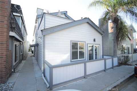 207 Lugonia Street, Newport Beach, CA 92663