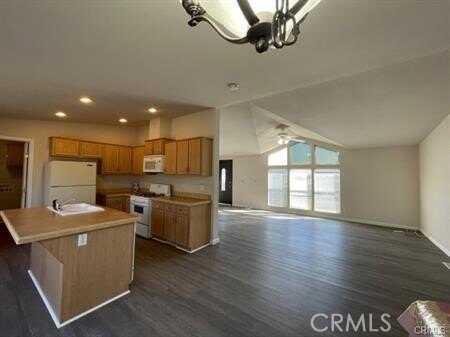 10284 Barada Rd, Oak Hills, CA 92344