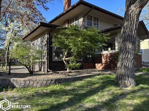 104 River Heights Drive, Mason City, IA 50401