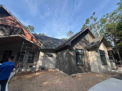 1333 Pine Tree, Harbor Springs, MI 49740