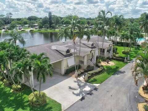 35 Ricks Dr., Greenacres, FL 33463