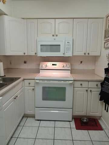 7320 Lake Circle Dr, Margate, FL 33063