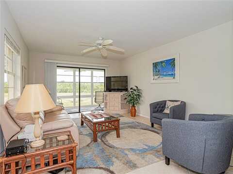 73 Royal Oak Court, Vero Beach, FL 32962