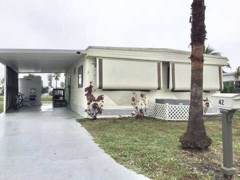 42 Spanish Way, Port Saint Lucie, FL 34952