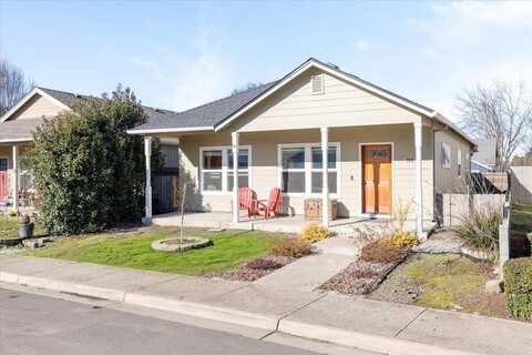 369 Cascade Drive, Central Point, OR 97502