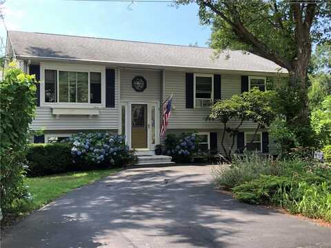 4 Pepperbush Trail, Narragansett, RI 02874