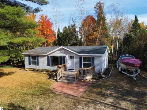 580 N Popp Road, Lake Leelanau, MI 49653