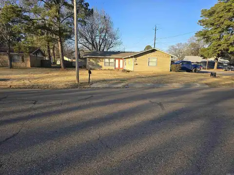 722 E 6th Street, Hope, AR 71801