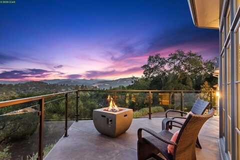 24 La Campana Rd, Orinda, CA 94563