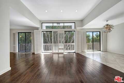 8871 Burton Way, Los Angeles, CA 90048