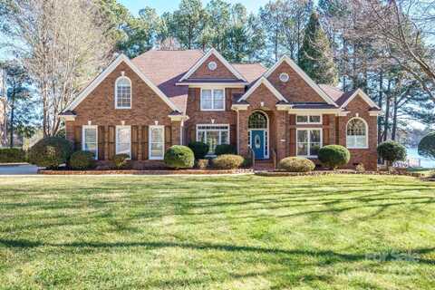 121 Stormy Pointe Lane, Mooresville, NC 28117