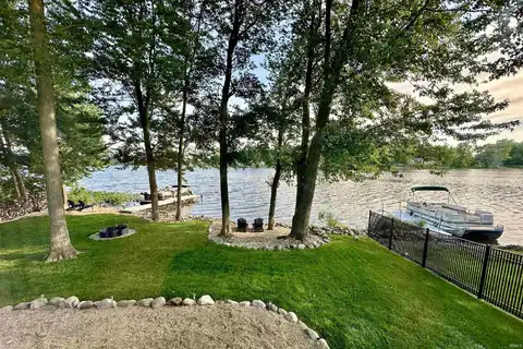 2644 E Skinner Lake N Drive, Albion, IN 46701