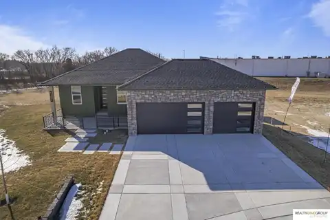 3013 W Laux Drive, Hastings, NE 68901