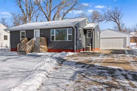 301 2nd Ave, Hiawatha, IA 52233