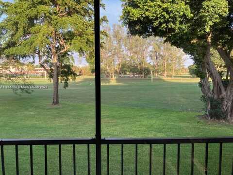 9520 S Hollybrook Lake Dr, Pembroke Pines, FL 33025