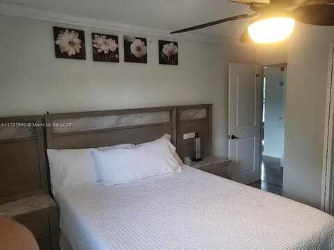 1201 Queen Room BAYVIEW DRIVE, Fort Lauderdale, FL 33304