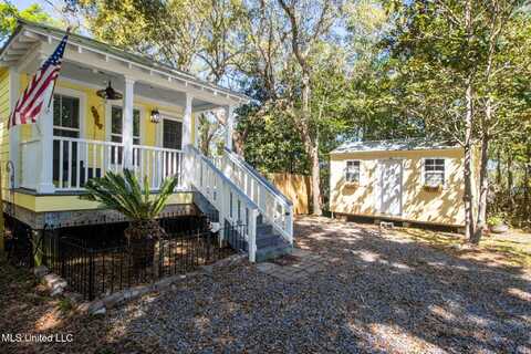 2121 S 11th Street, Ocean Springs, MS 39564