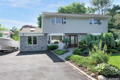 14 Cornfield Lane, Commack, NY 11725