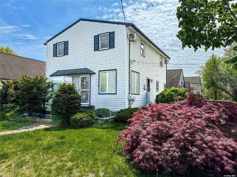 554 8th Avenue, New Hyde Park, NY 11040