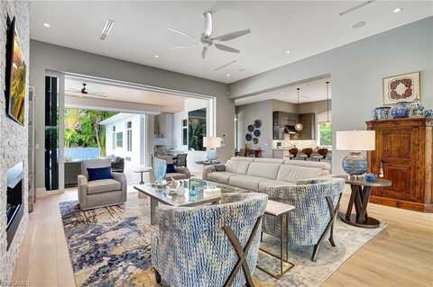 725 Harbour, NAPLES, FL 34103