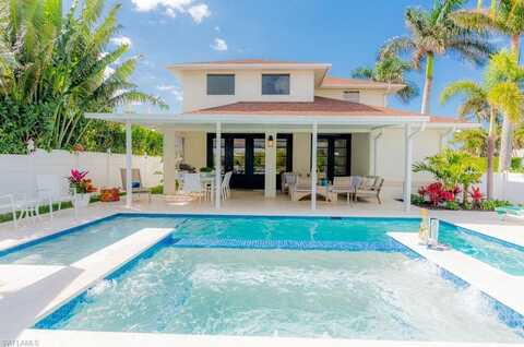 10082 VANDERBILT, NAPLES, FL 34108