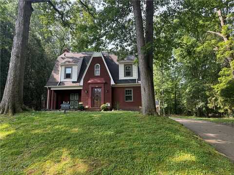 1011 Genesee Drive, Youngstown, OH 44511