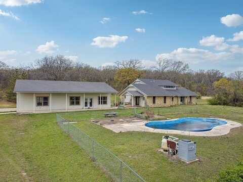 25777 S 220 Road, Henryetta, OK 74437