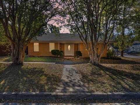 409 W Crockett Street, Ennis, TX 75119