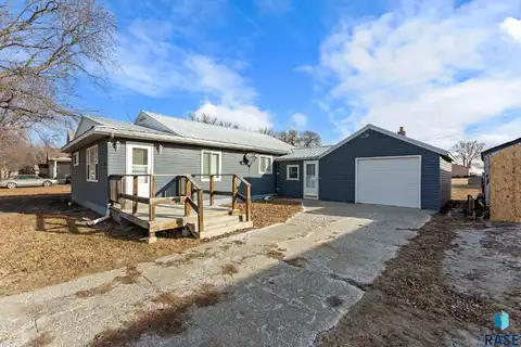 608 S High St, Menno, SD 57045