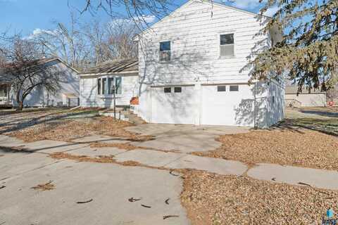 402 E 4th St, Hartford, SD 57033