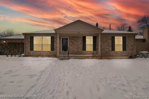 240 PINE TREE RIDGE Drive, Waterford, MI 48327