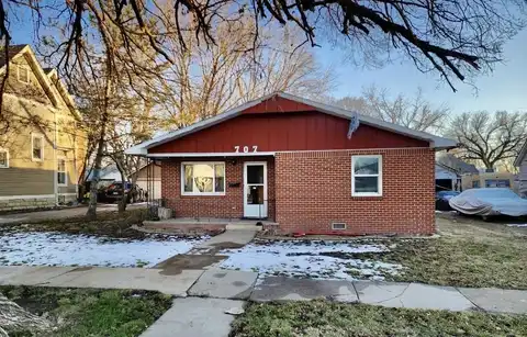 707 E 8th Ave, Winfield, KS 67156