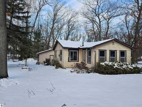 6772 Wickert Road, Hale, MI 48739