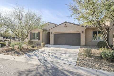 789 N Broken Hills Drive, Green Valley, AZ 85614