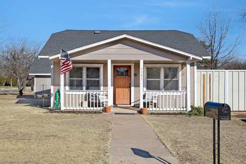 1301 6TH Avenue, Canyon, TX 79015