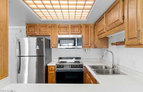 10330 W Thunderbird Boulevard, Sun City, AZ 85351