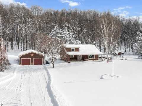 545 MOSS ROAD, BEULAH, MI 49617