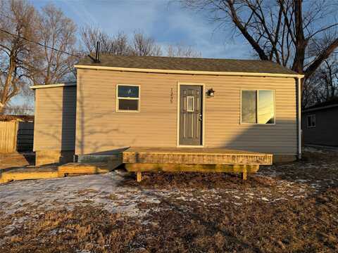 1235 E 36th Court, Des Moines, IA 50317