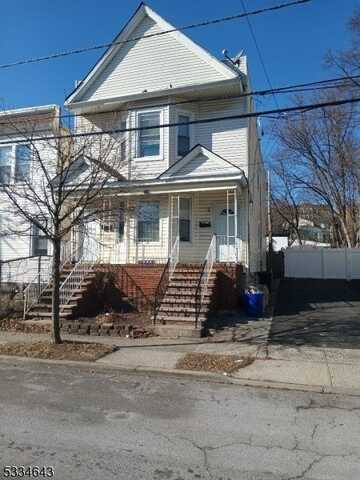 293 Ogden St, Orange, NJ 07050