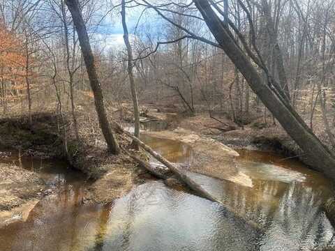 000 LICK CREEK, Michie, TN 38357