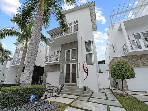 8271 NW 34th Dr, Doral, FL 33122