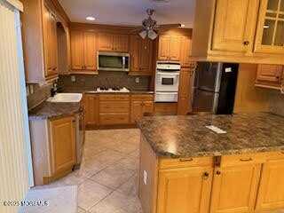 23 Kingsport Drive, Howell, NJ 07731