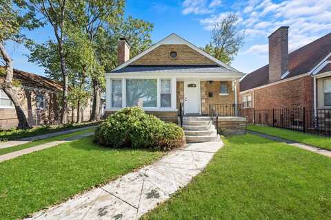 9047 S Cornell Avenue, Chicago, IL 60617