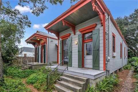 8601 ZIMPLE Street, New Orleans, LA 70118