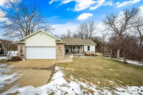 3 AVON Court, Mackinaw, IL 61755