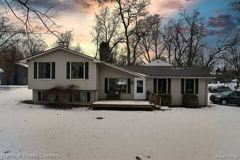 650 Polvadera Street, Commerce Township, MI 48382