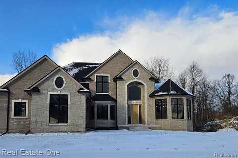 2423 BUCKTHORN Drive, Shelby, MI 48316