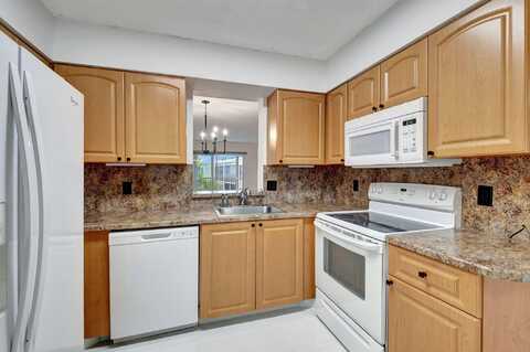 6585 Kensington Lane, Delray Beach, FL 33446